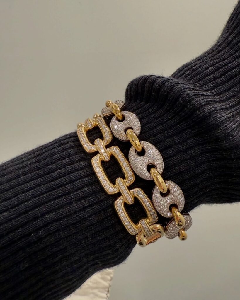 Easy to wear. Hard to pick just one!We’re fully obsessed with our 18kt Link Chain Bracelets #linkbracelet #18ktgold #goldbracelet #braceletstack #modernclassic #yellowgold #classiccreationsjewellers
