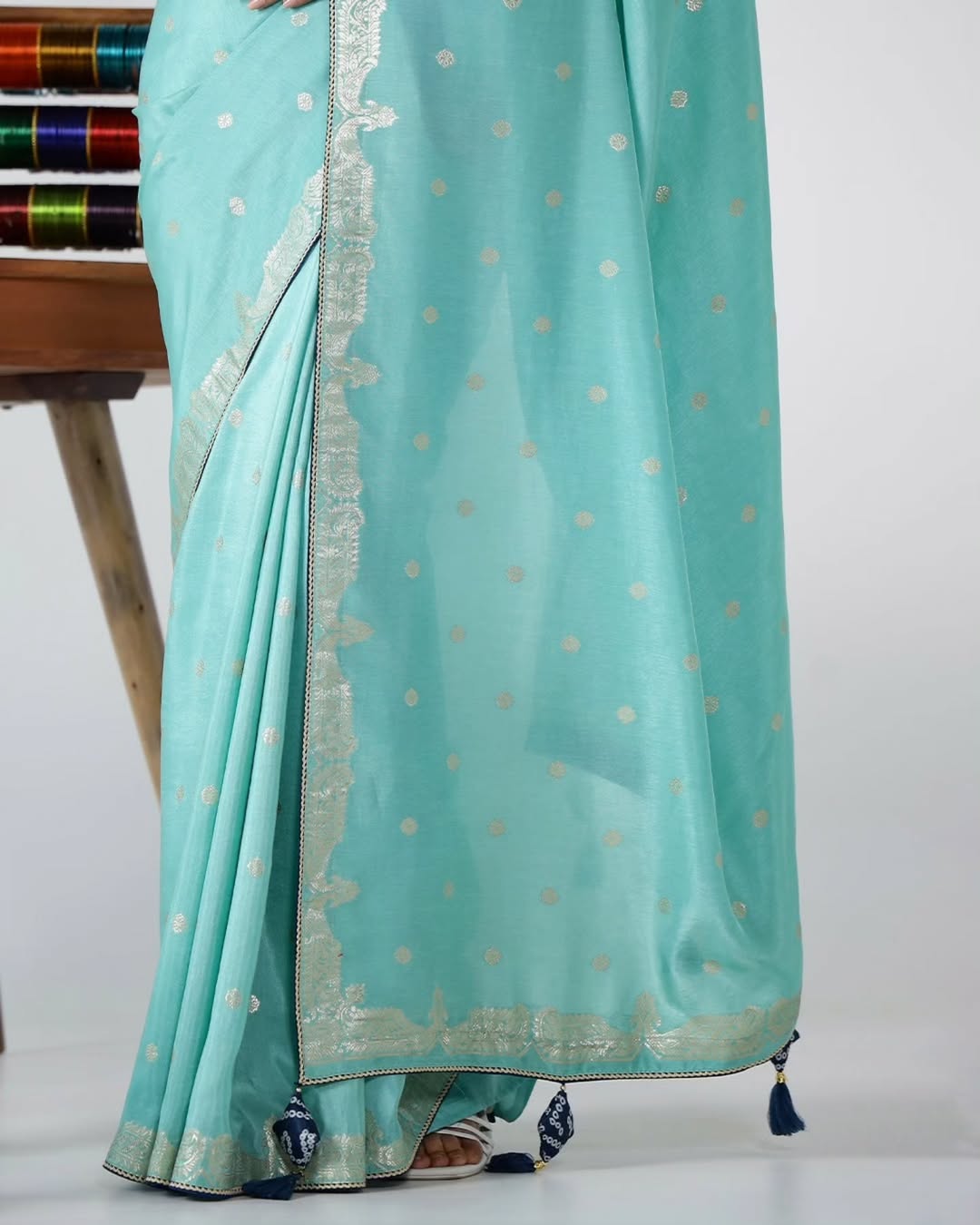 A Nikhaar saree turns moments into rituals and attire into art. Drape yourself in divinity. Vis (3)
