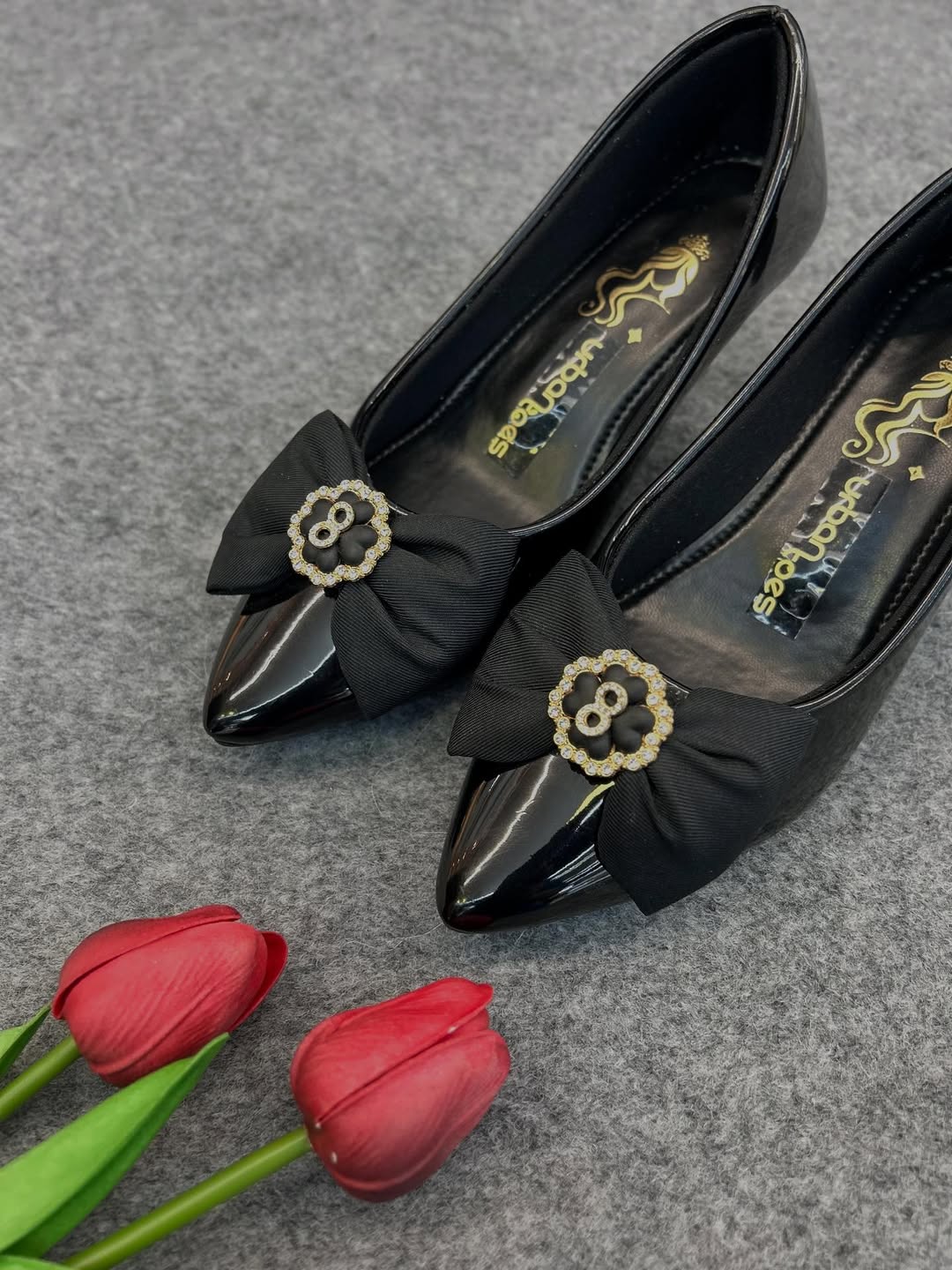 Black Patent Leather Kitten Heels 🖤Step into effortless elegance with these black patent leathe (2)